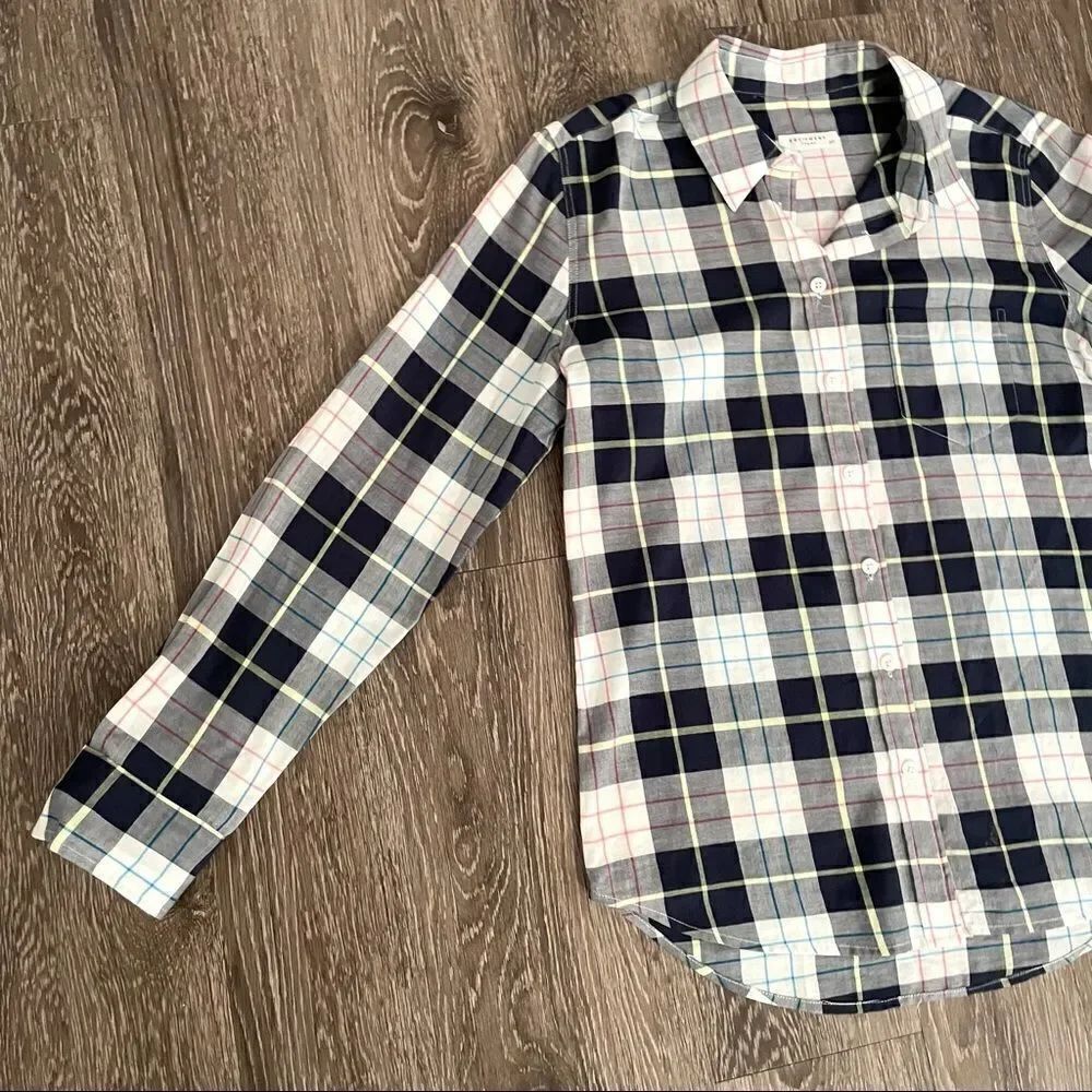 Equipment button up  - Picture 3 of 7